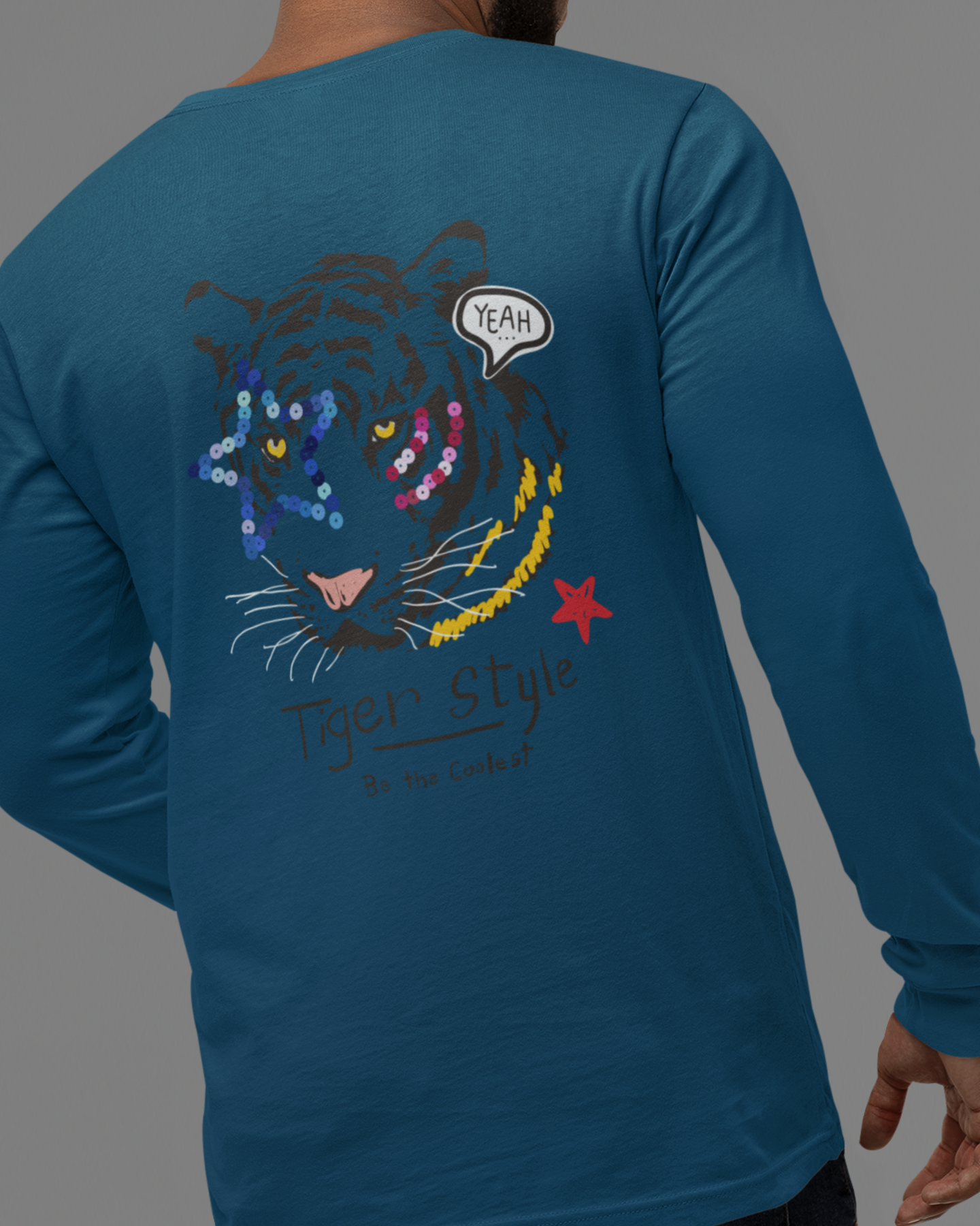 Bold tiger graphic on navy oversized men’s t-shirt