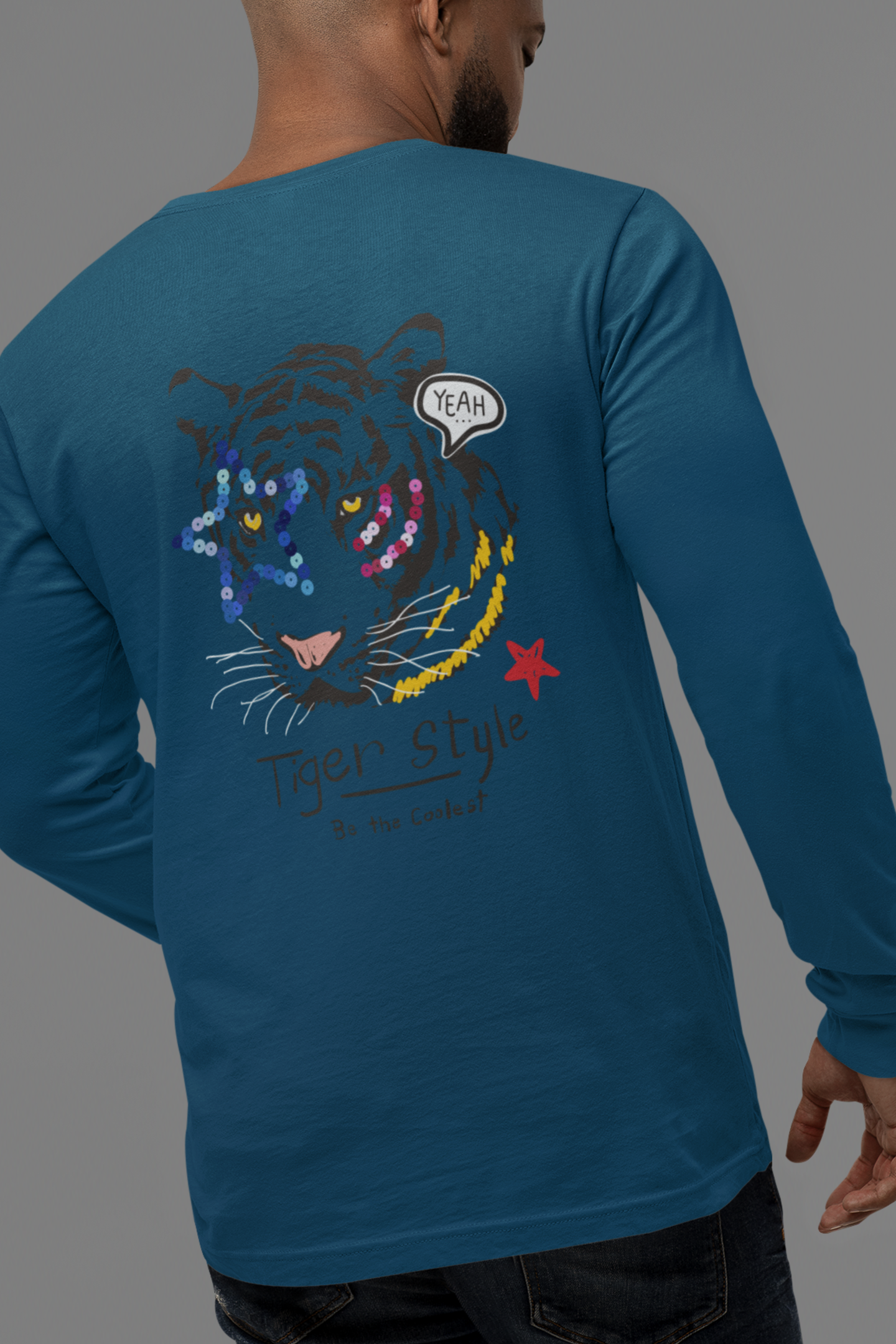 Bold tiger graphic on navy oversized men’s t-shirt